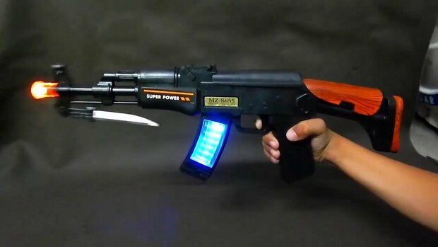 pistolet jouet avec son et &eacute;clairage LED 41.2CM