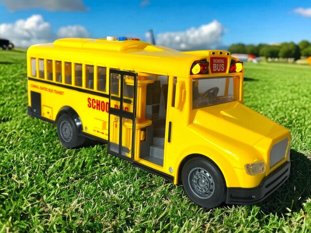 School bus with light and sound 27.5 cm yellow 1:16