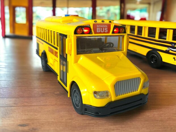 School bus with light and sound 27.5 cm yellow 1:16