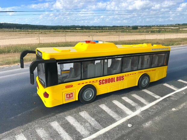 SCHOOLBUS MET LICHT EN GELUID 27 CM GEEL 1:16