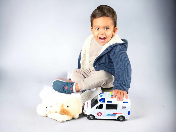 AMBULANCE TOY VEHICLE 22.5 cm - WITH SIREN - SOUND AND LIGHTS