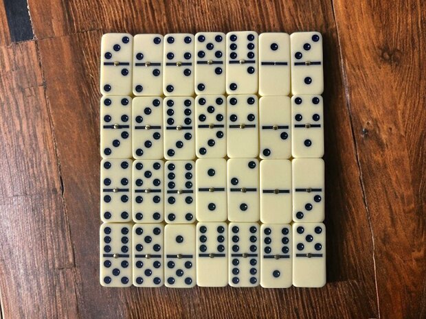 Domino spel dubbel/double 6 in Portemonnee hoesje en 28x gekleurde stenen