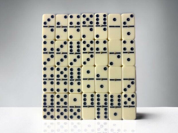 Jeu de dominos double/double 6 dans un &eacute;tui portefeuille et 28x pierres color&eacute;es