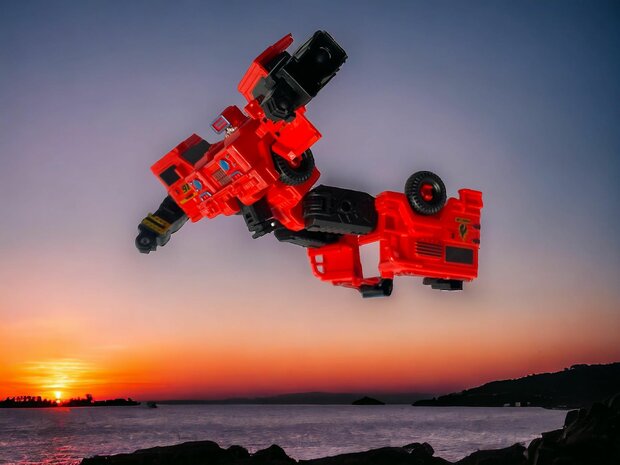 Transform X-Warrior ExtingGuish Flame &nbsp;- robot and car 2in1
