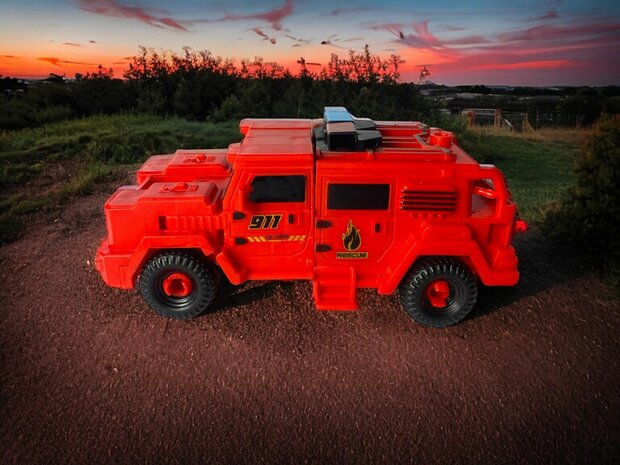 Transform X-Warrior ExtingGuish Flame &nbsp;- robot and car 2in1