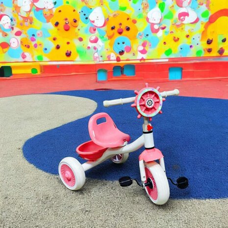 Driewieler kinderfiets - met pedalen - licht &amp; geluid 63 CM