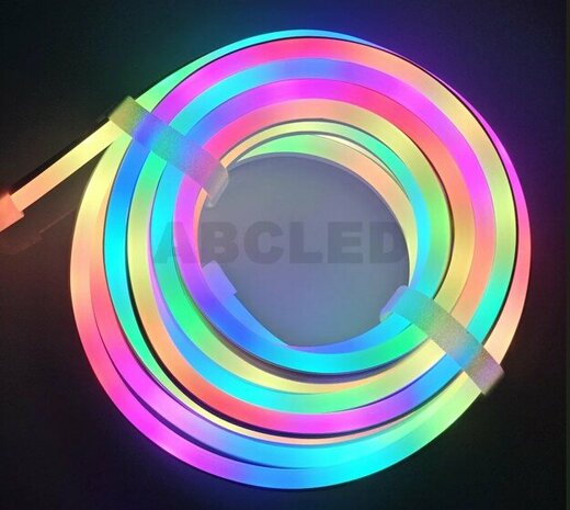 Bande LED n&eacute;on 5 m - Contr&ocirc;le par application et t&eacute;l&eacute;commande - LED RGB - 7 x 14 mm