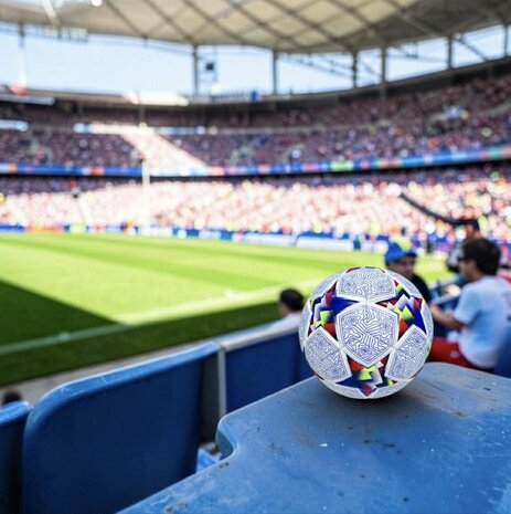 Voetbal - Offici&euml;le voetbal maat en -gewicht - ster bal - wedstrijdbal 380 g