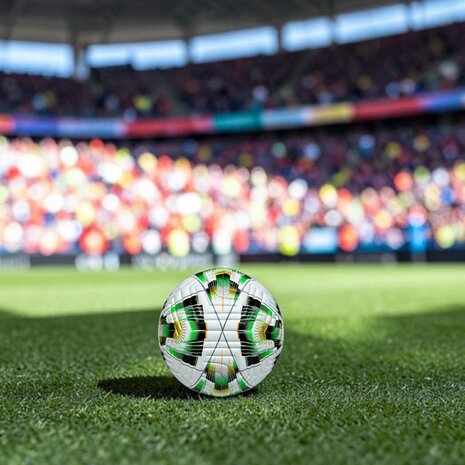 Voetbal - Offici&euml;le voetbal maat en -gewicht - zon bal - wedstrijdbal 380 g