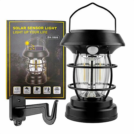 Dit is de BK-5809 Solar Sensor Light, een multifunctionele buitenlantaarn ontworpen voor gemak, duurzaamheid en veiligheid.