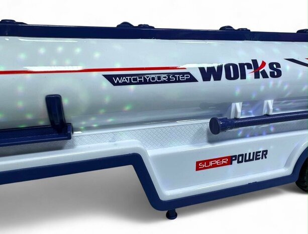 RC Tankwagen Lange Voertuig Vrachtwagen - Op afstand bestuurbare tankwagen met verlichting, geluid en afneembare tankoplegger &ndash; 55 cm XXL